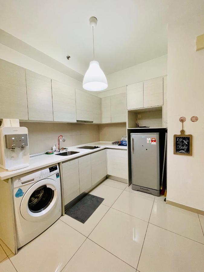 Homestay I-City Cantik, Tenang, Wifi, 4K Smart Tv, Netflix, Coway, Free Parking Shah Alam Exterior photo